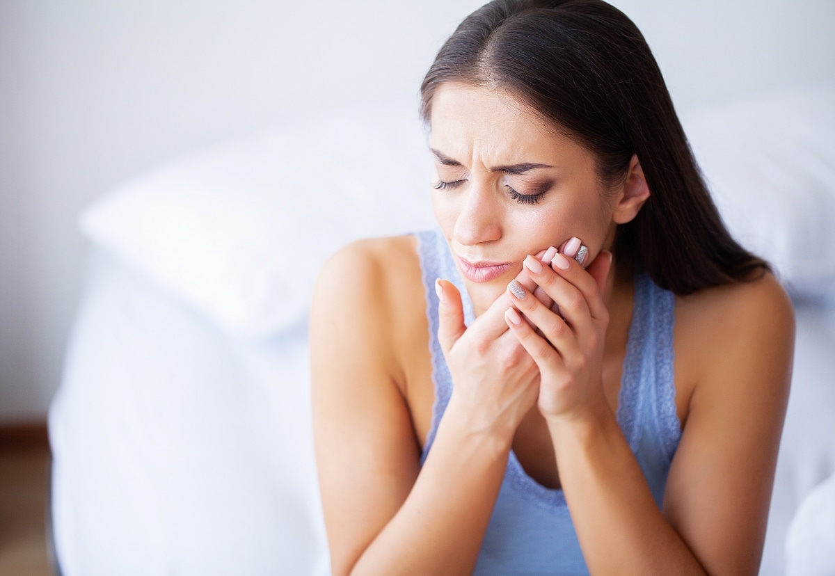 image of a woman with a toothache